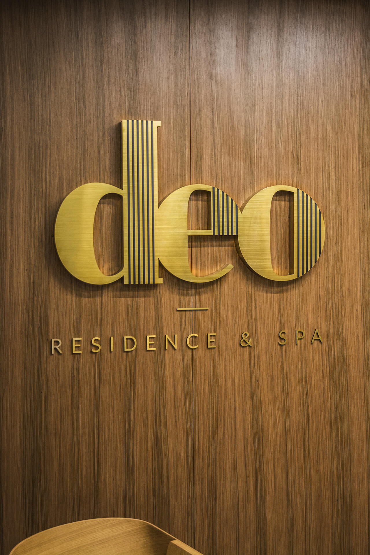 deo residenz deo hotel spa - deo-residence-lettering-from-safe-steel-brushed-lettering-over-entry-to-office-building-height-lettering-mounted-to-the-wall-lettering-on-capitals-lettering-on-desk-logo-firmowe-gdansk